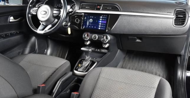 фото 05420d5eb558 - Под такси