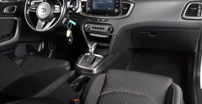 фото 1cda6f88216d - Под такси