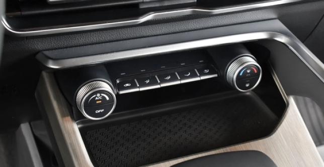 фото 5636850140d0 - Под такси