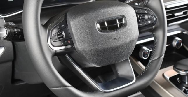 фото 607456-11 - Под такси