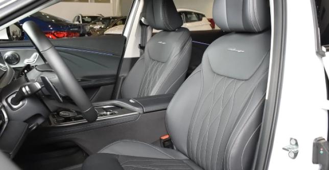 фото 608623-08 - Под такси