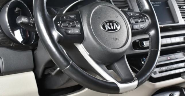 фото 615880-15 - Под такси