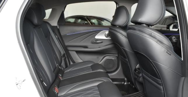 фото 659621-06 - Под такси