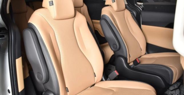 фото 669366-06 - Под такси