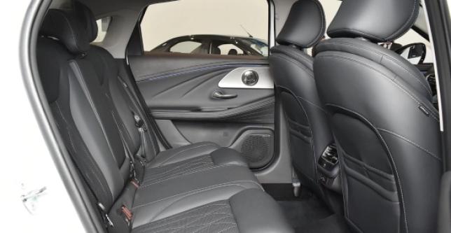 фото 669374-06 - Под такси