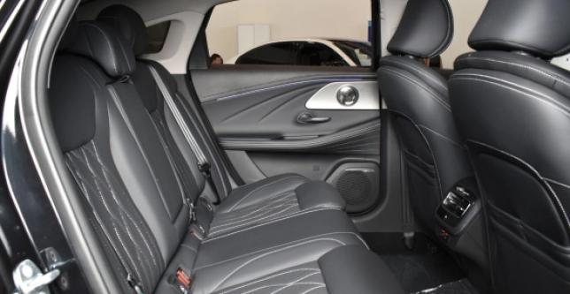 фото 686729-06 - Под такси