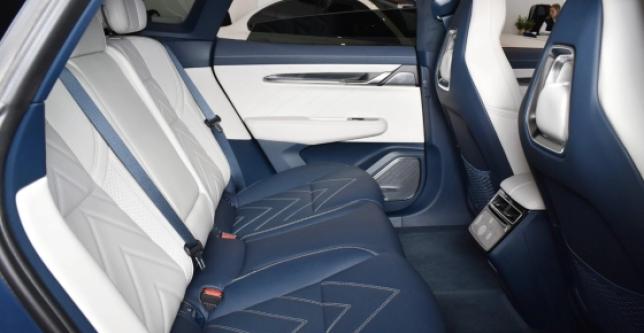 фото 687707-06 - Под такси