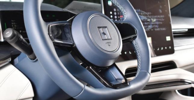 фото 687707-09 - Под такси