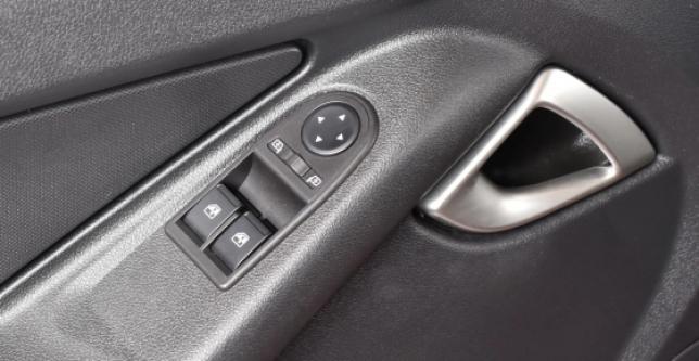 фото d94e30b40ea3 - Под такси